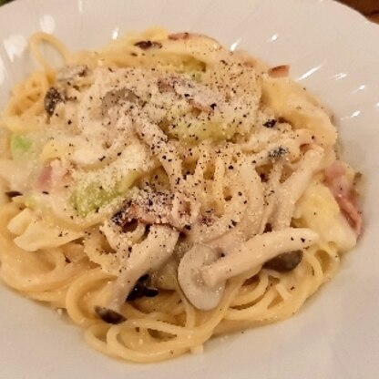 しめじをプラスしました。クリームパスタ好きの娘が絶賛しておりました(*^^*) また作ります！